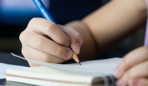 Cahier et crayon scolaire